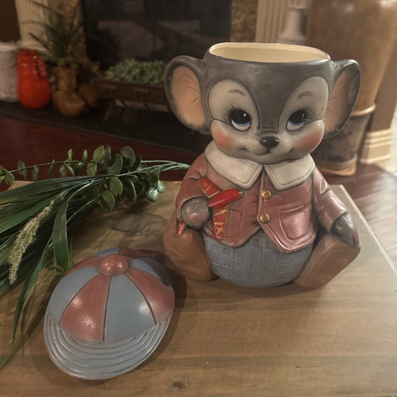Vintage 1970's Treasure Craft Cookie Jar Featuring A Little Boy Mouse In A Hat - Picture 5 of 10